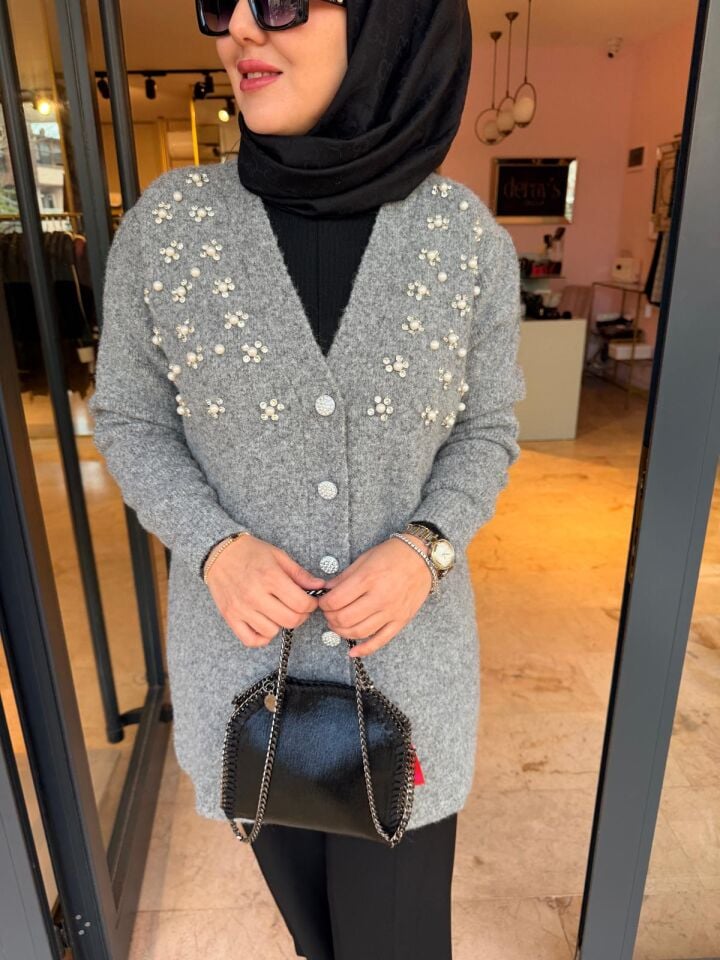 Taş ve İnci İşlemeli Yün Hırka