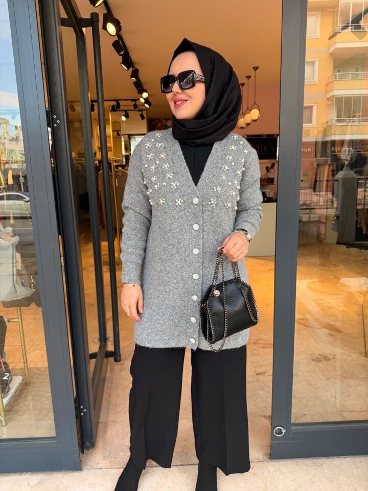 Taş ve İnci İşlemeli Yün Hırka