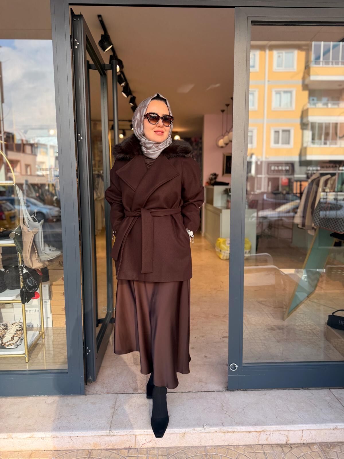 Kürk Detaylı Kadın Kahve Kaşe Kaban