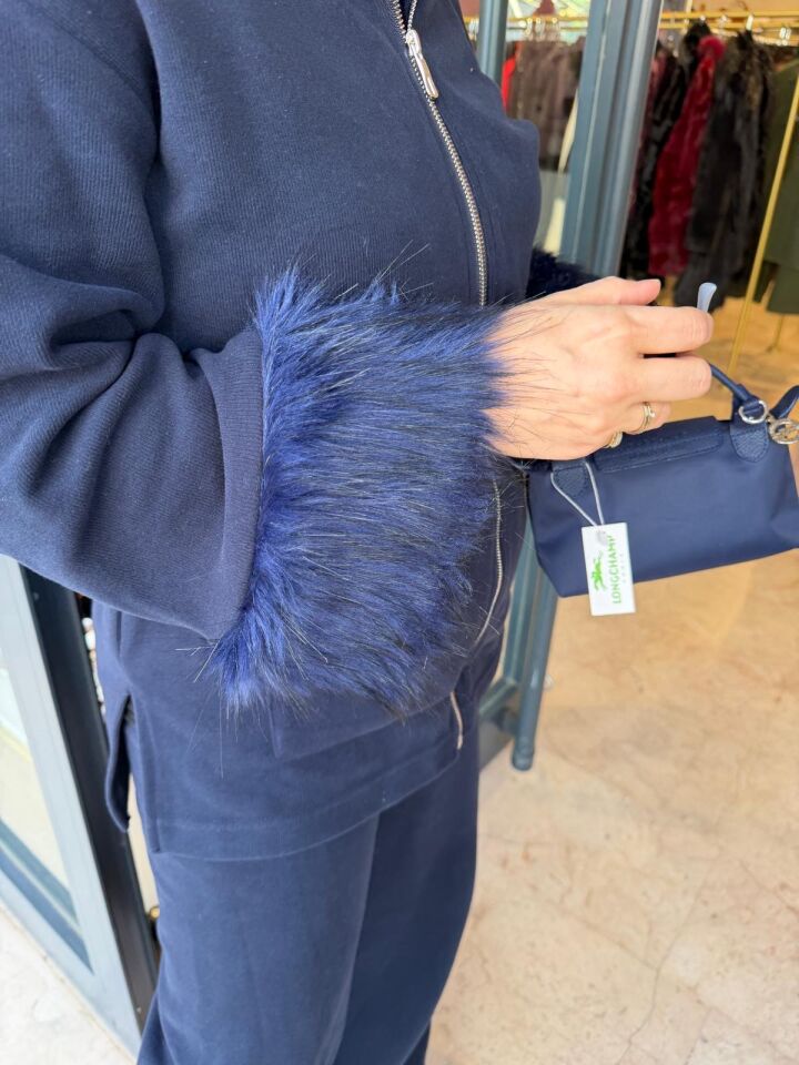 Kürk Detaylı Lacivert Triko Takım