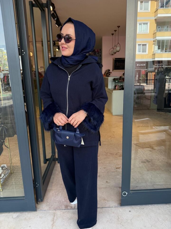 Kürk Detaylı Lacivert Triko Takım
