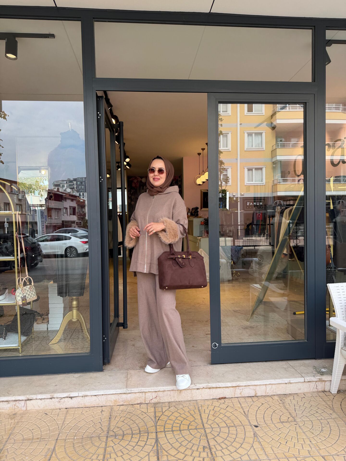 Kürk Detaylı Bej Triko Takım