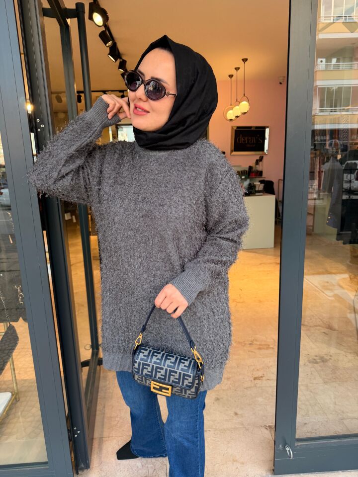 Sakallı Kadın Gri Kazak