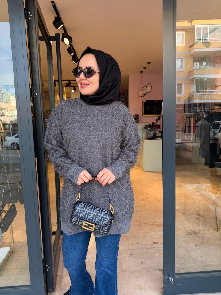 Sakallı Kadın Gri Kazak