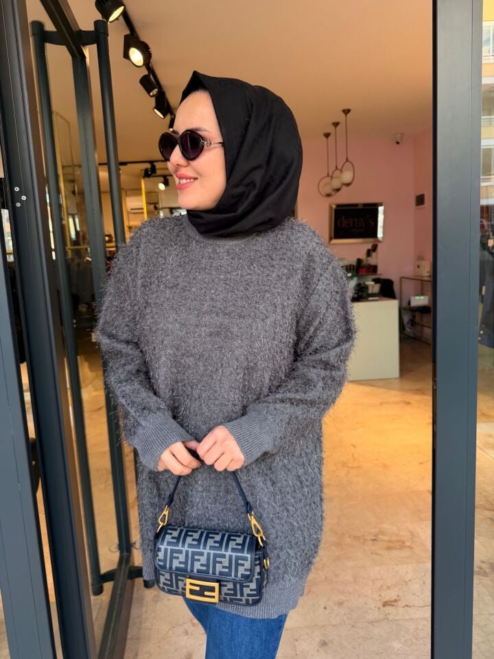 Sakallı Kadın Gri Kazak