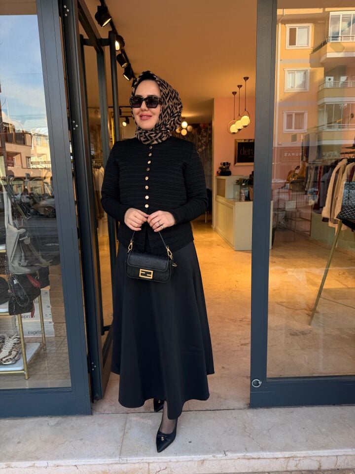 Eteküstü Çelik Örme Siyah Triko