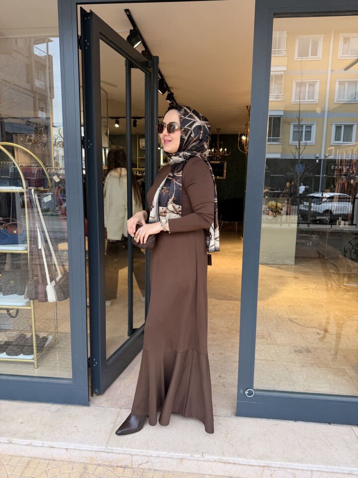 Etek Ucu Volanlı Elbise Kahve