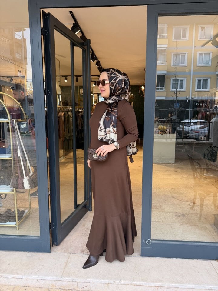 Etek Ucu Volanlı Elbise Kahve